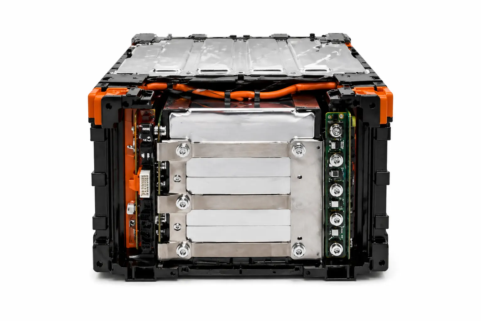 Beschriftetes Batteriemodul mit Ansichten von oben, vorn und seitlich